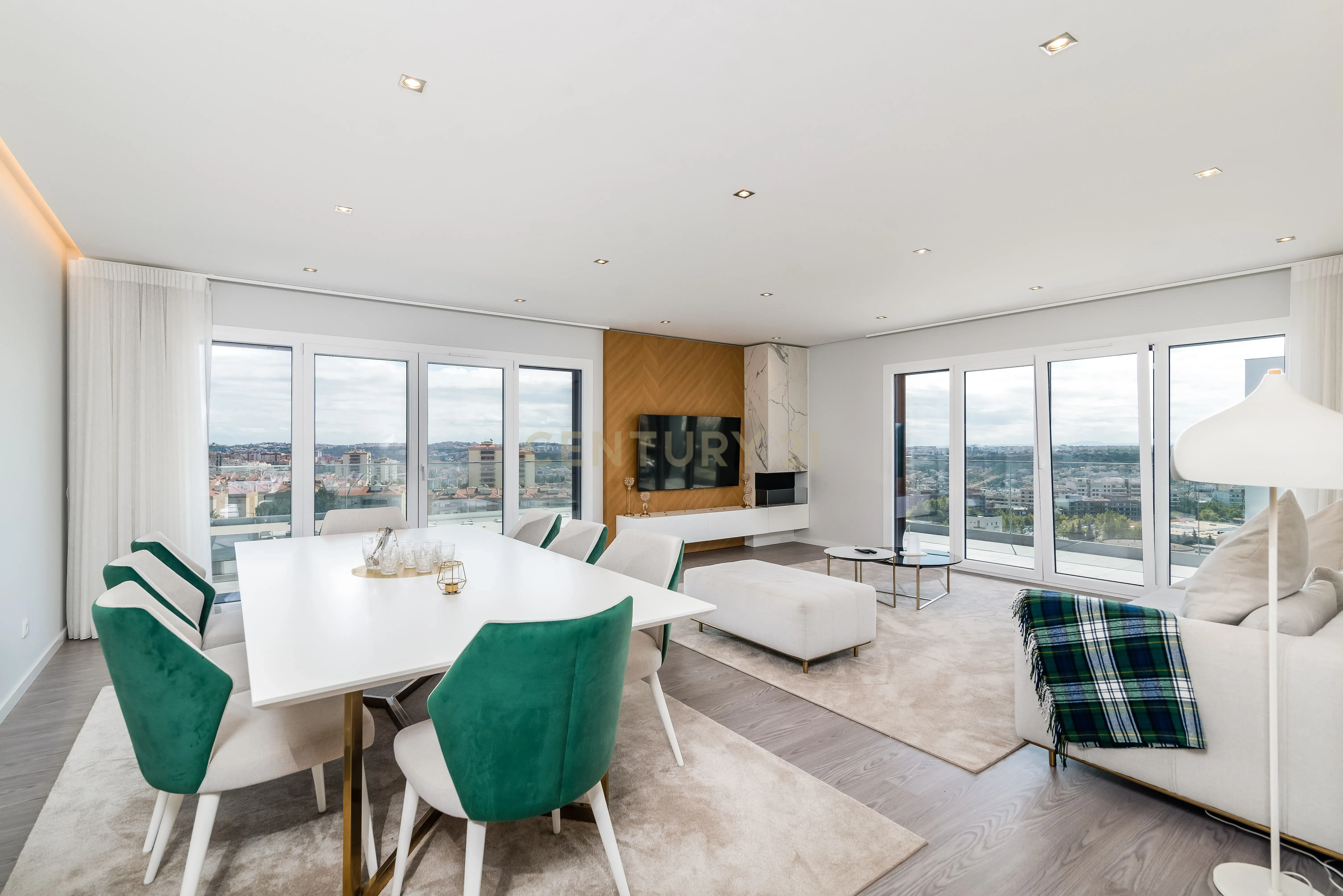 Luxuoso Apartamento T3 em Odivelas com Vista Panorâmica - Image 2