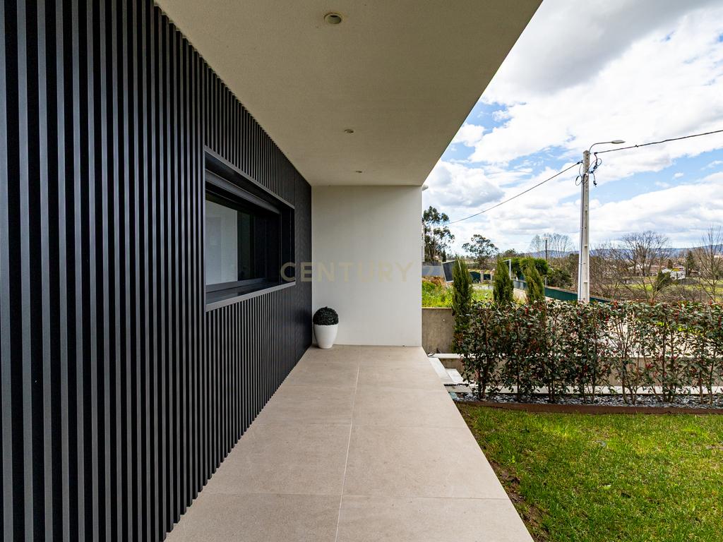 Moradia térrea T3+1 com piscina em Braga - Image 52
