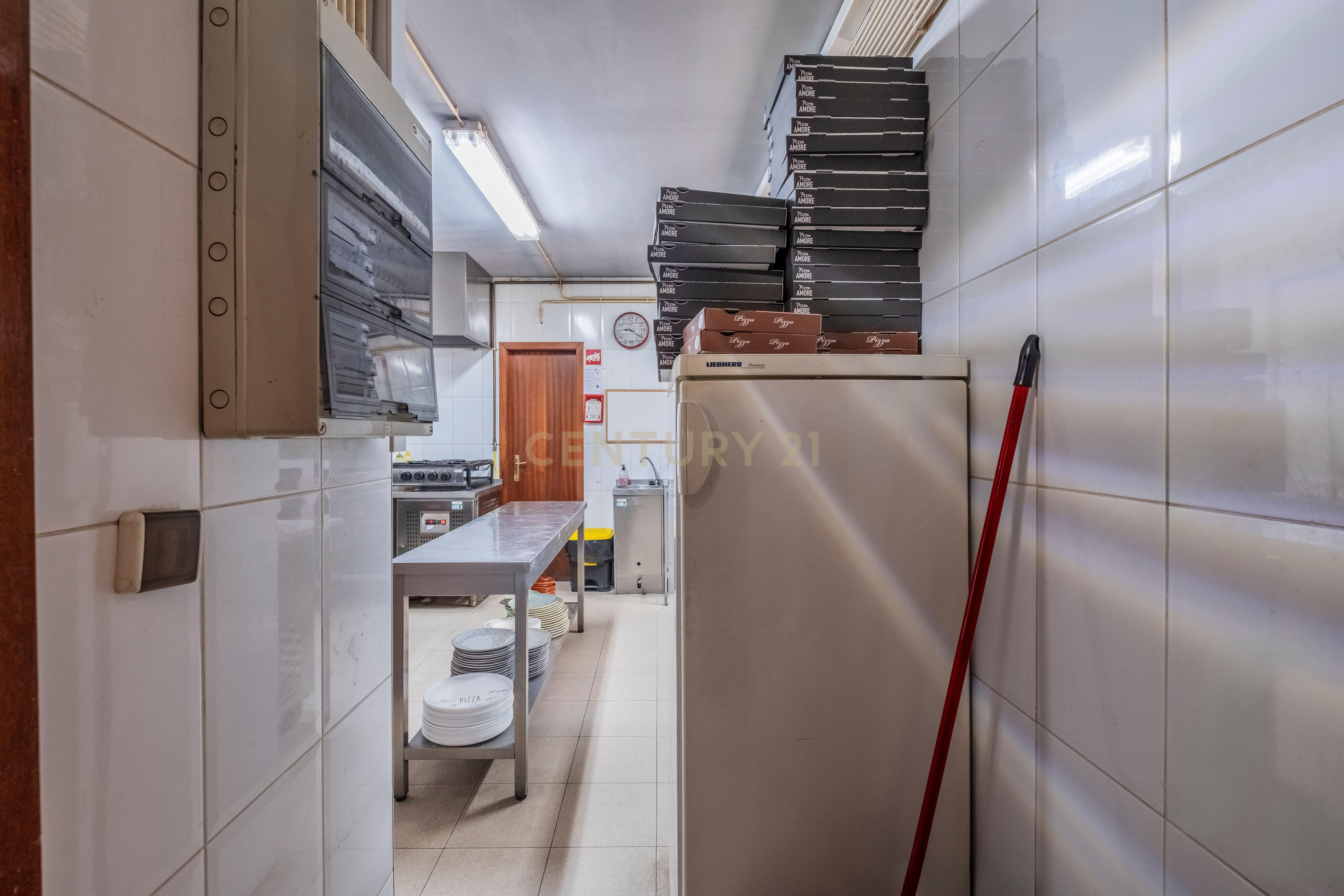 Trespasse de Pizzaria com esplanada em Águas Santas - Image 14