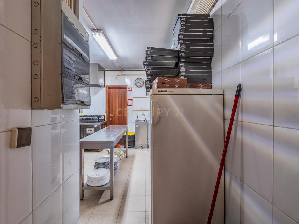 Trespasse de Pizzaria com esplanada em Águas Santas - Image 9