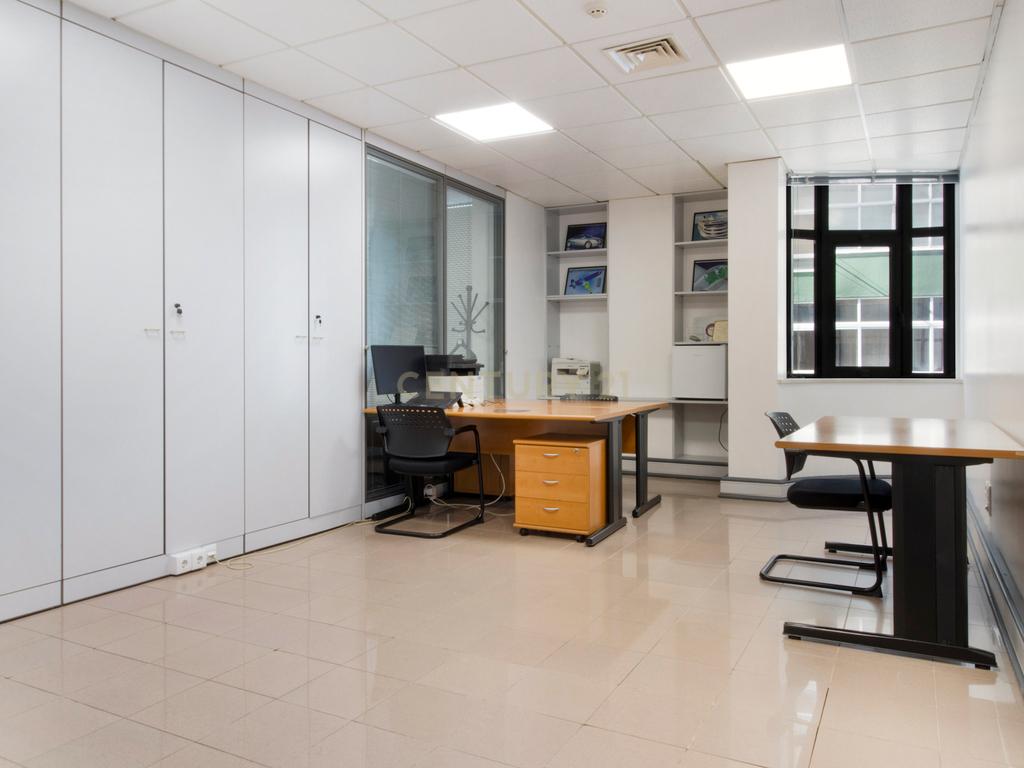 Escritório moderno com 5 Salas e 2 lugares de Parqueamento, junto ao Metro. Para Arrendar! - Image 4