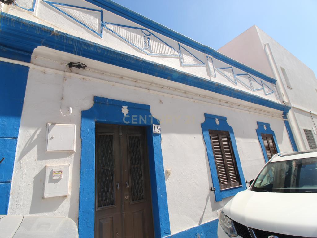 Moradia tradicional, 184 m2, em primeira linha de Santa Luzia. - Image 3