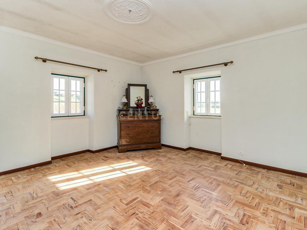 Moradia Isolada T3 com 2480m2 de terreno, poço e com anexos - Image 21