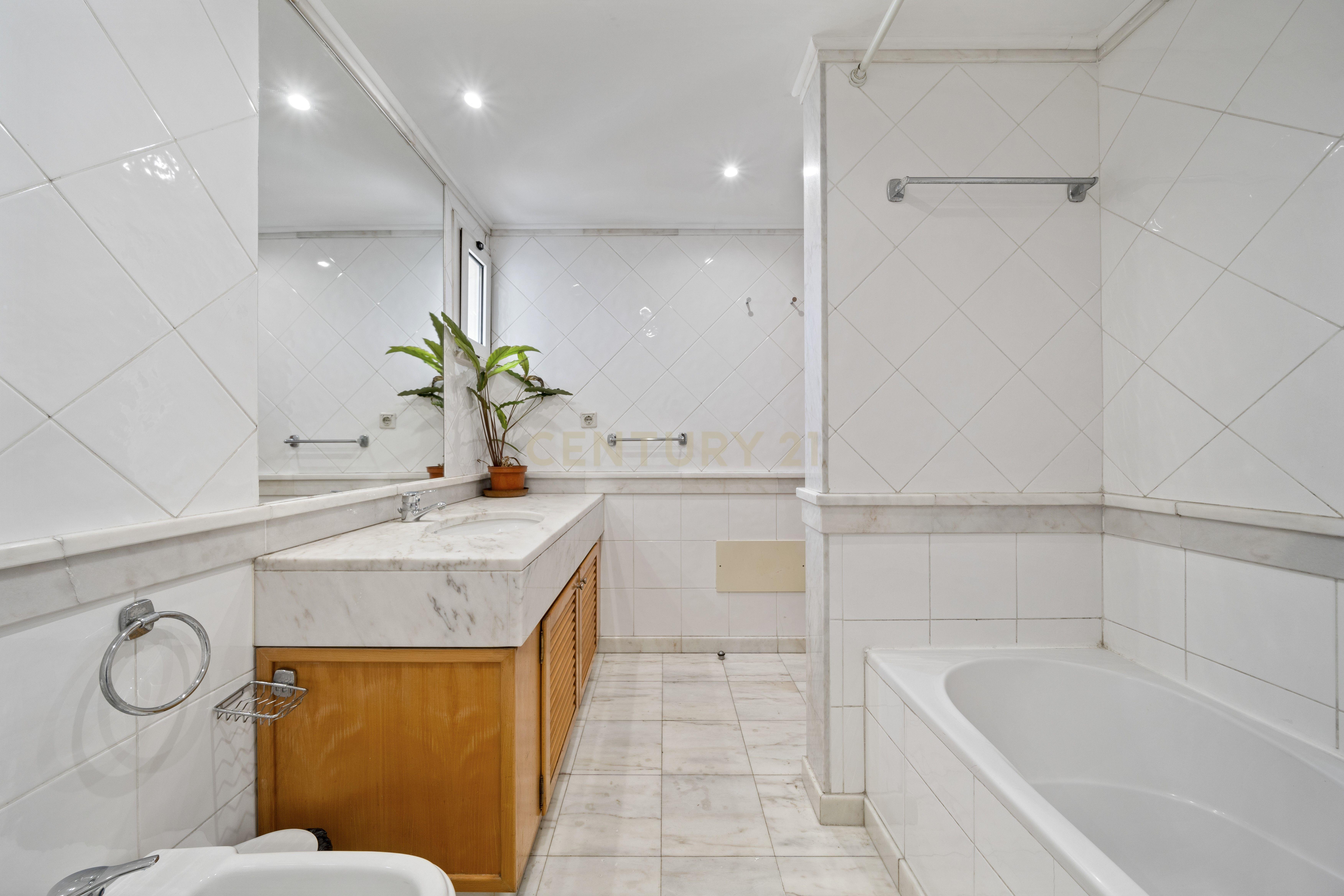 Apartamento T2 à Venda, com Jardim e Vista Mar - Pilar, Funchal - Image 21