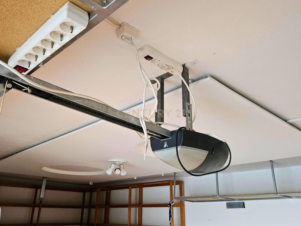 Moradia T4 em Oeiras para arrendar com garagem e terraço - Image 38