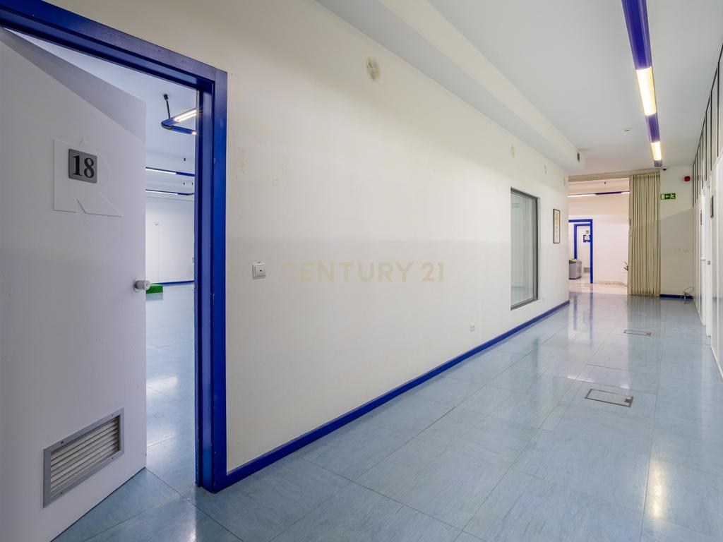 Edifício Comercial em Carnaxide - 5 Pisos - Image 23