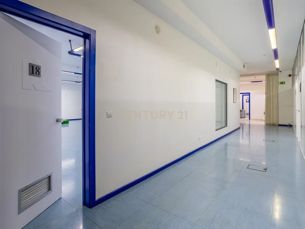 Edifício Comercial em Carnaxide - 5 Pisos - Image 23