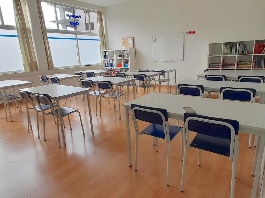 Grandioso Centro de Estudos em pleno funcionamento com diversos serviços no concelho de Matosinhos, Porto - Image 2