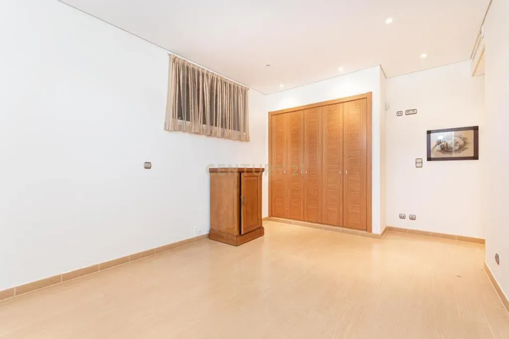 Moradia T8 de grande dimensão em S. João dos Montes, Vila Franca de Xira - Image 22