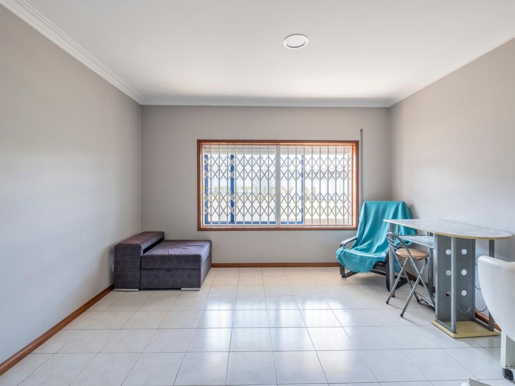 Apartamento T2 de excelentes áreas em Serzedo - Image 2