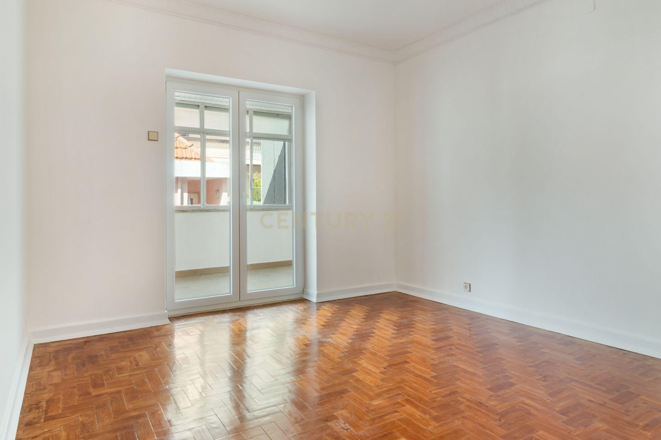 Moradia T3+2 para renovar em Alvalade, Lisboa. Em Venda! - Image 14