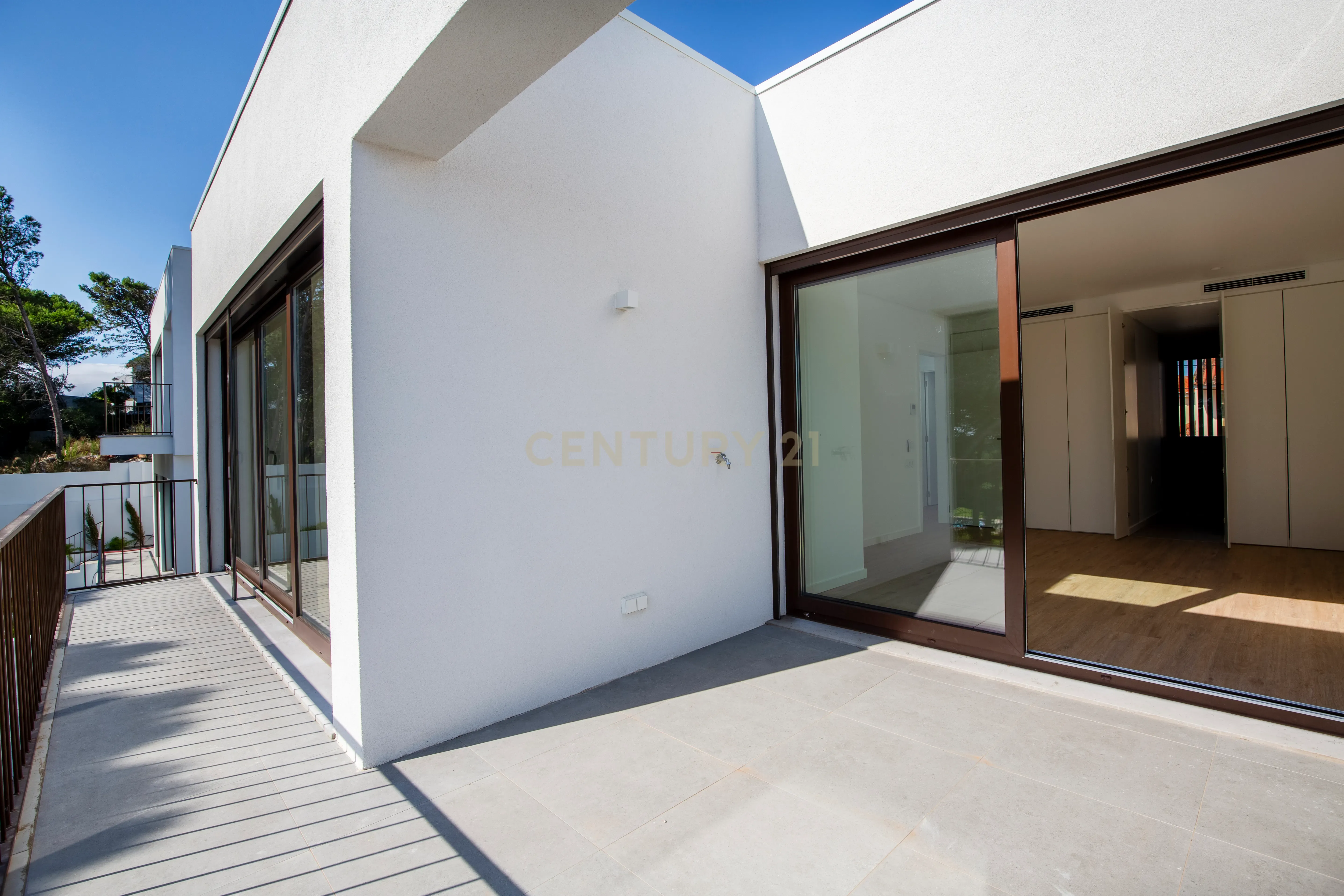 Moradia T3+1 em Murches | Lote 340m² | Piscina | Jardim | Garagem - Image 12