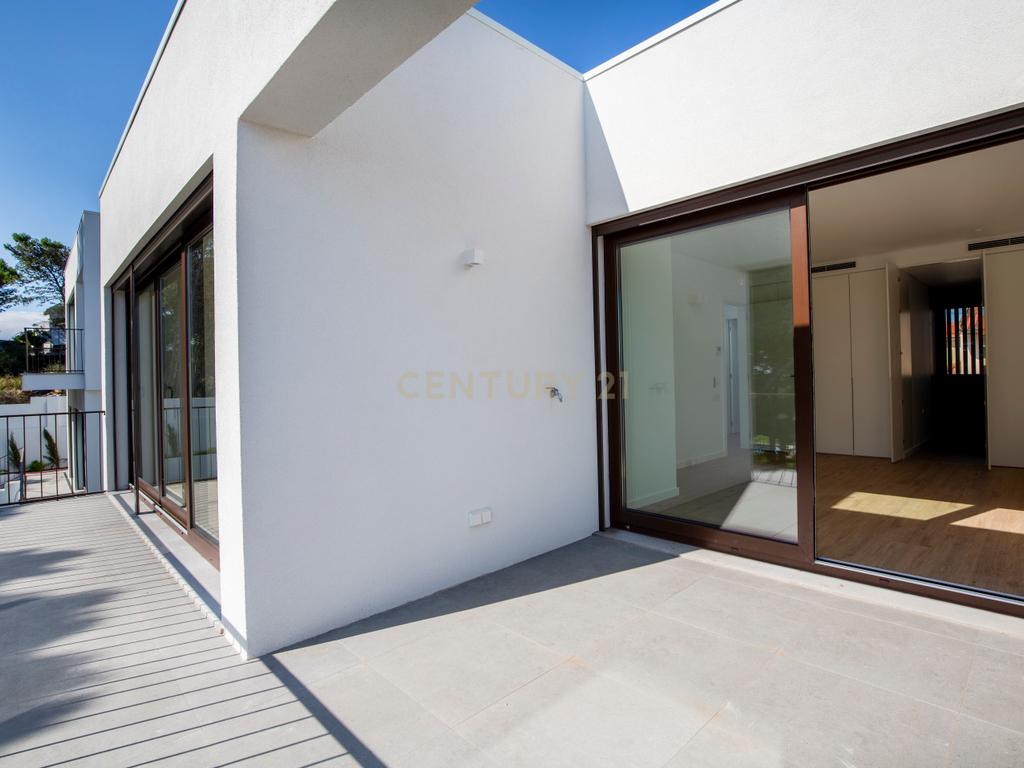 Moradia T3+1 em Murches | Lote 340m² | Piscina | Jardim | Garagem - Image 12