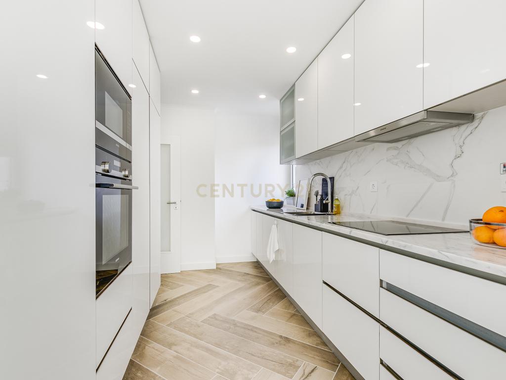 Apartamento T4 com 3 Suites, em zona Prime de Algés - Image 19