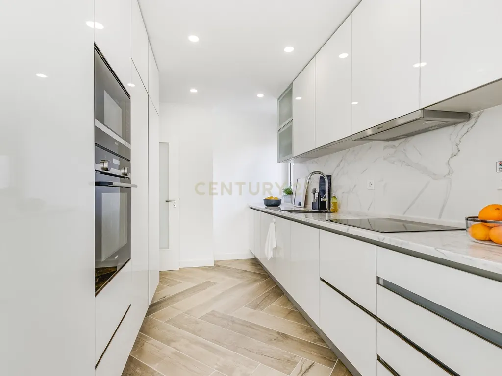 Apartamento T4 com 3 Suites, em zona Prime de Algés - Image 19