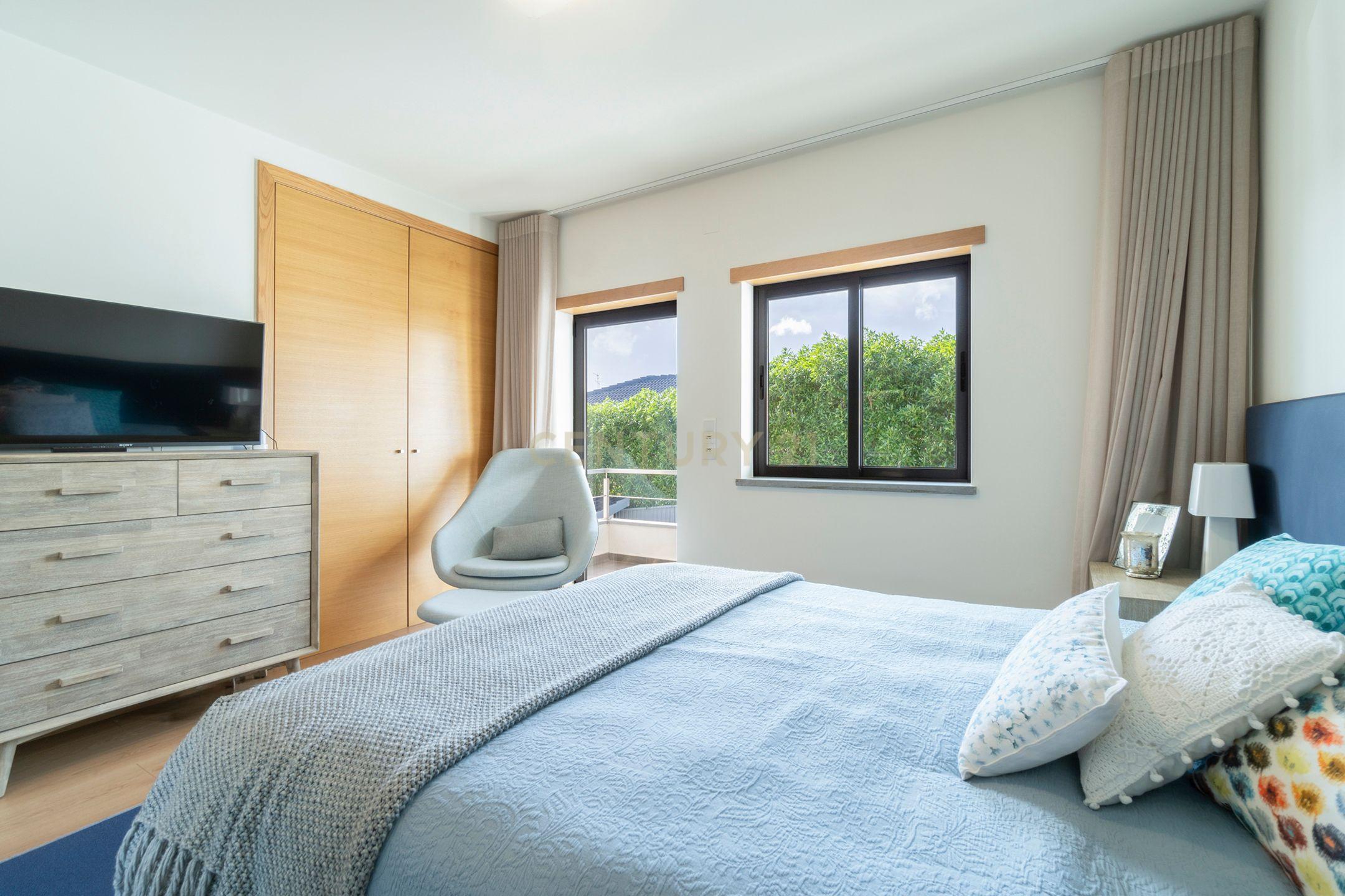 🏡 Luxo em Cada Detalhe: Moradia Exclusiva em Birre, Cascais - Image 23