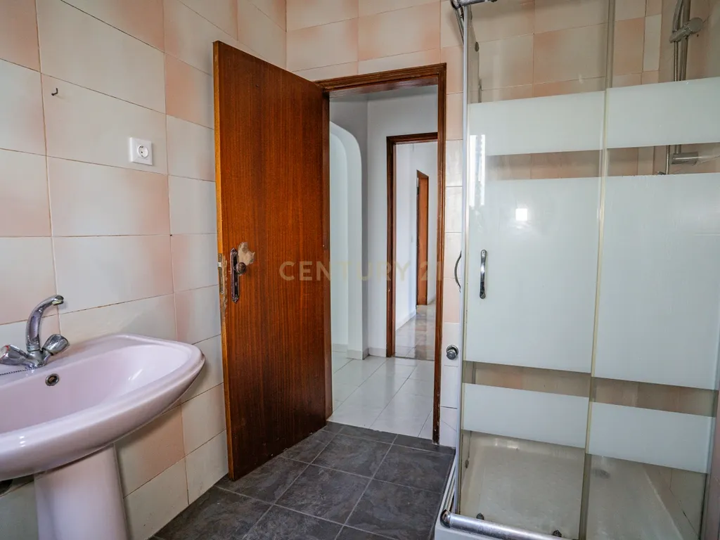 Oportunidade | Moradia T3 com Potencial e Espaços Generosos – Dagorda, Vermelha (Cadaval) - Image 32