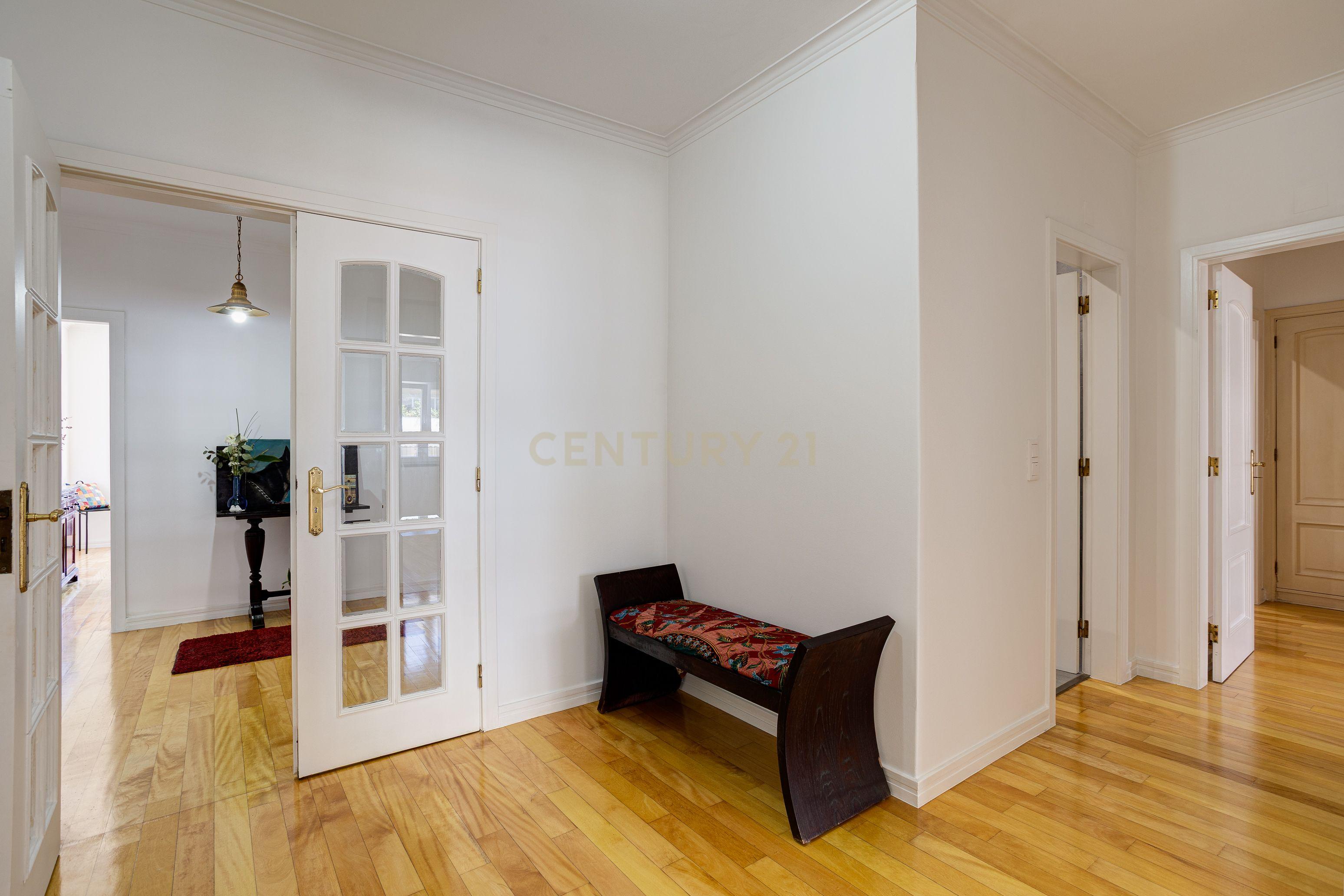 Apartamento T4 no Parque dos Poetas - Image 12