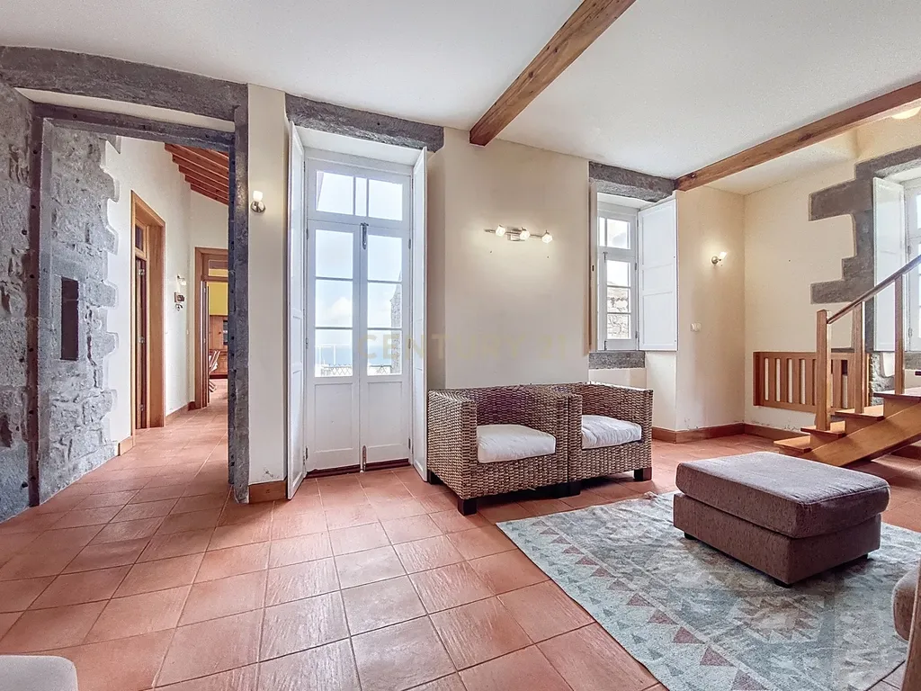 Rústico de Luxo – Moradia Renovada com Vista Mar Deslumbrante - Image 22