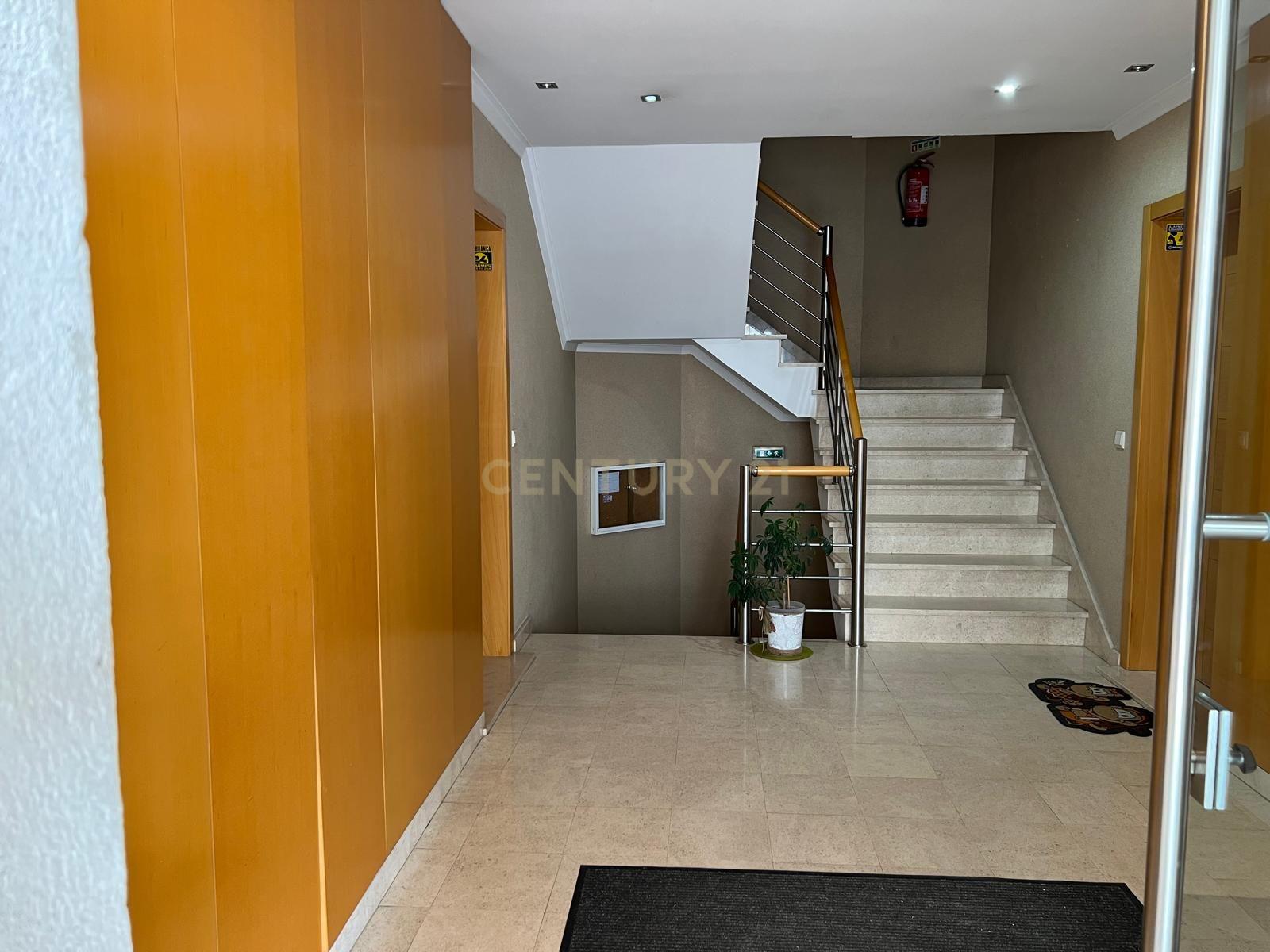 Apartamento T4 no Entroncamento – Rés do chão com terraço - Image 17