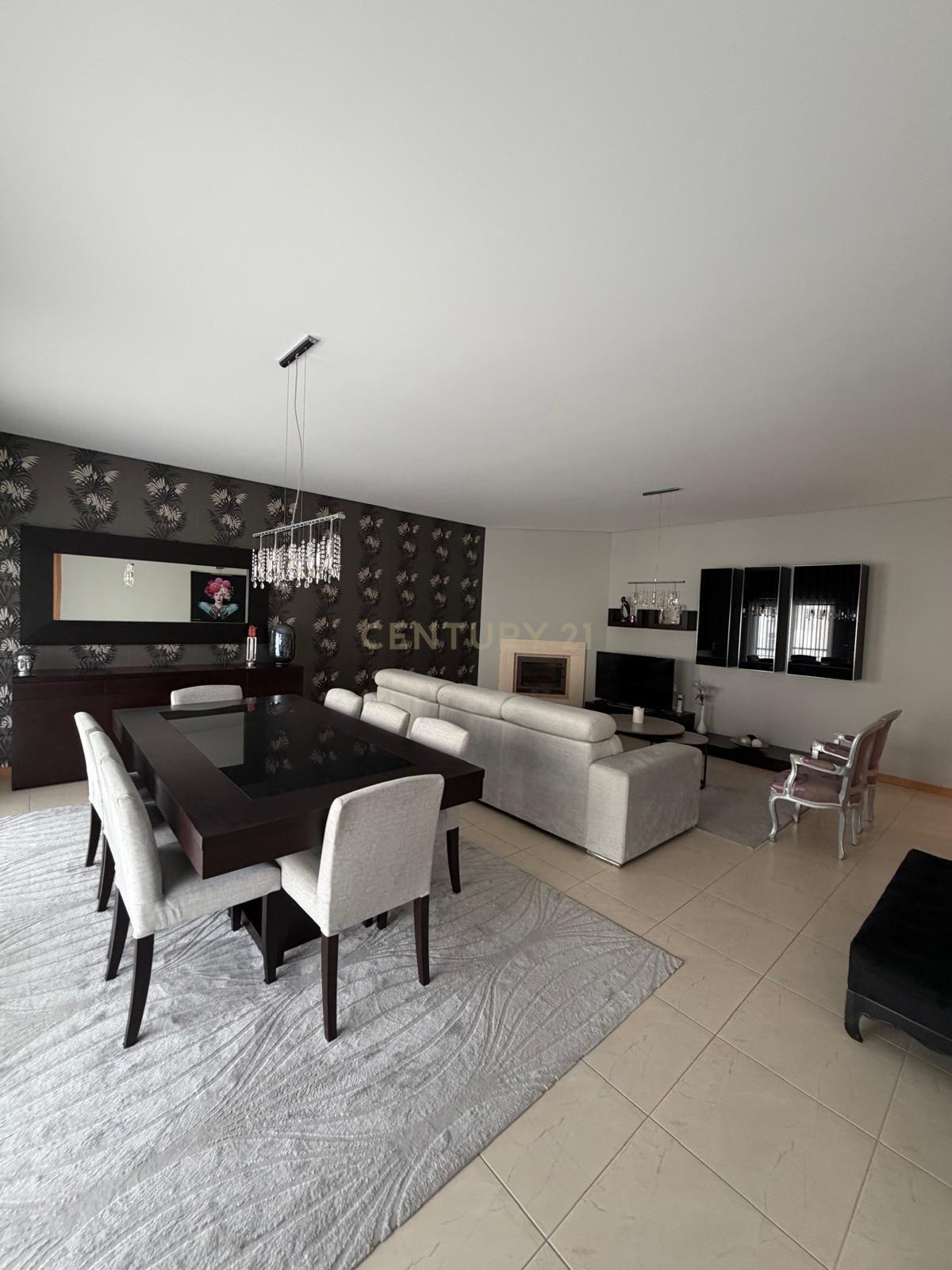Fotografia 3 de Apartamento T3 na Charneca, Pombal – Totalmente Mobilado e Pronto a Habitar