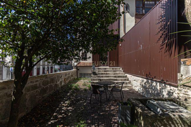 Apartamento T1 de charme com jardim no centro do Porto - Image 3