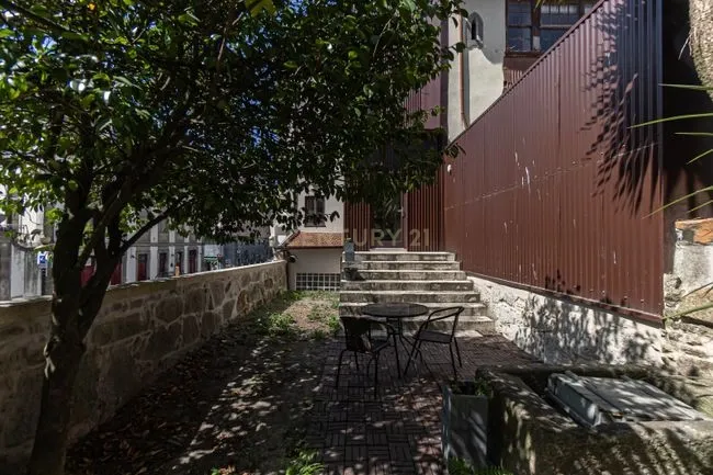 Apartamento T1 de charme com jardim no centro do Porto - Image 3