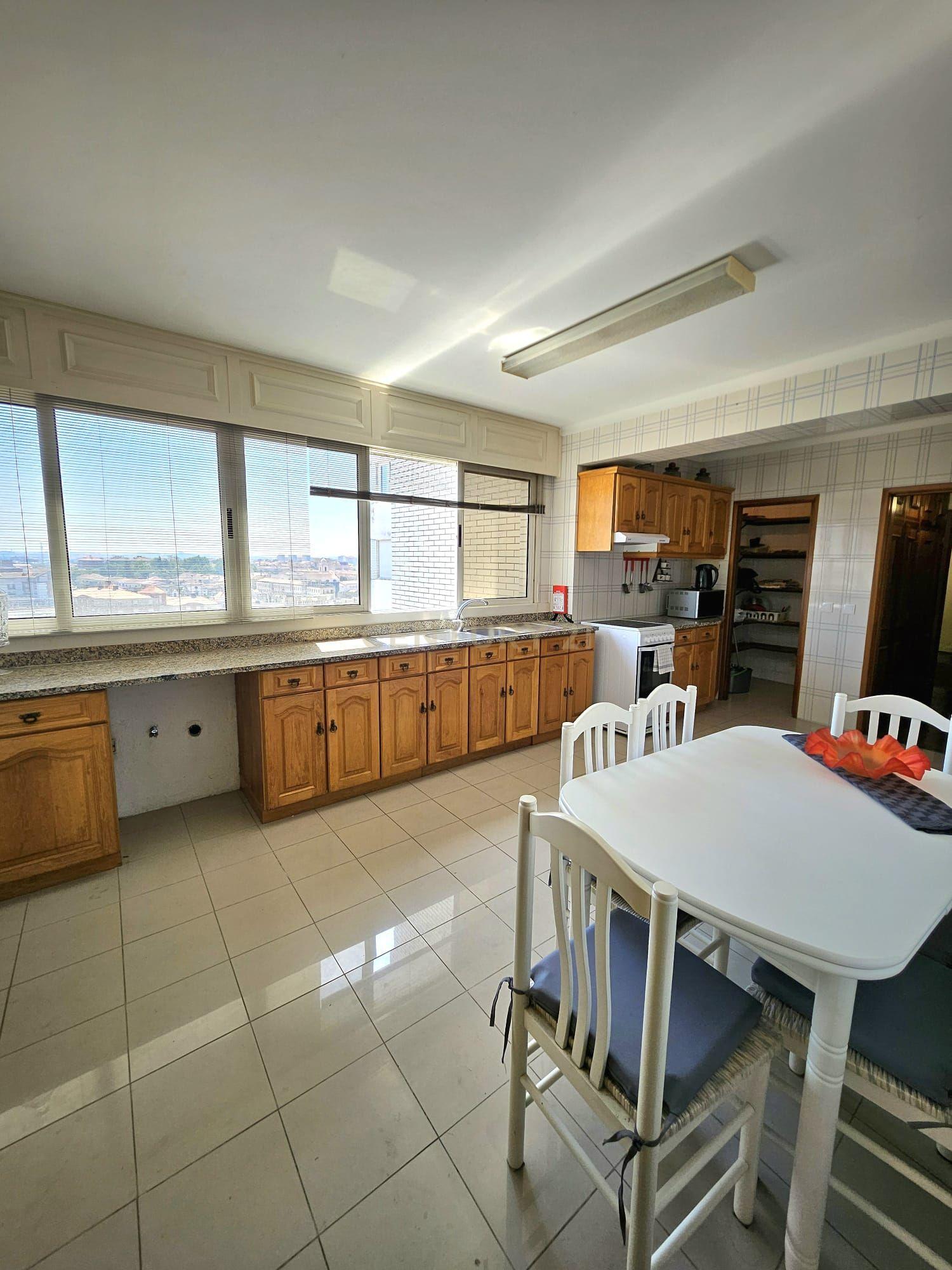 Fotografia 10 de 🏡 APARTAMENTO T4 NO CENTRO DE AVEIRO | GARAGEM FECHADA PARA 2 CARROS