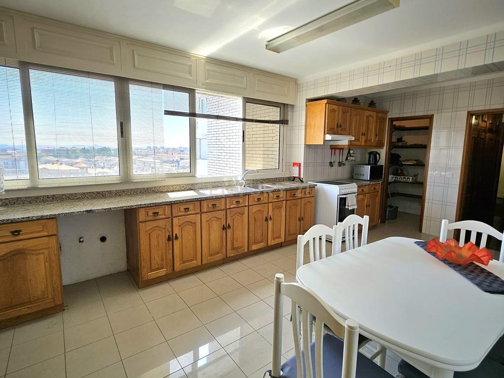 🏡 APARTAMENTO T4 NO CENTRO DE AVEIRO | GARAGEM FECHADA PARA 2 CARROS - Image 10