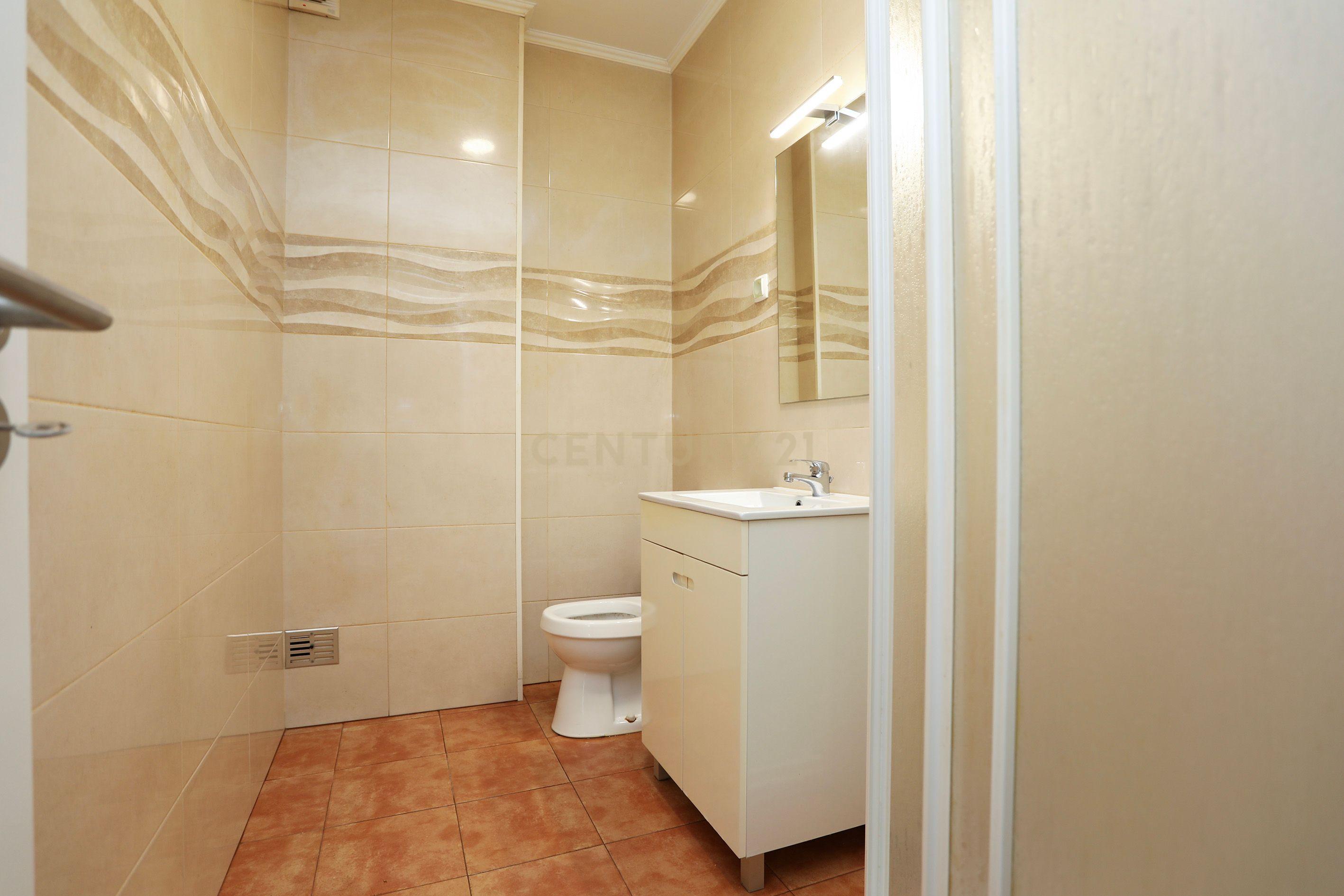 T1 com Logradouro para Arrendamento – Totalmente Remodelado - Image 6
