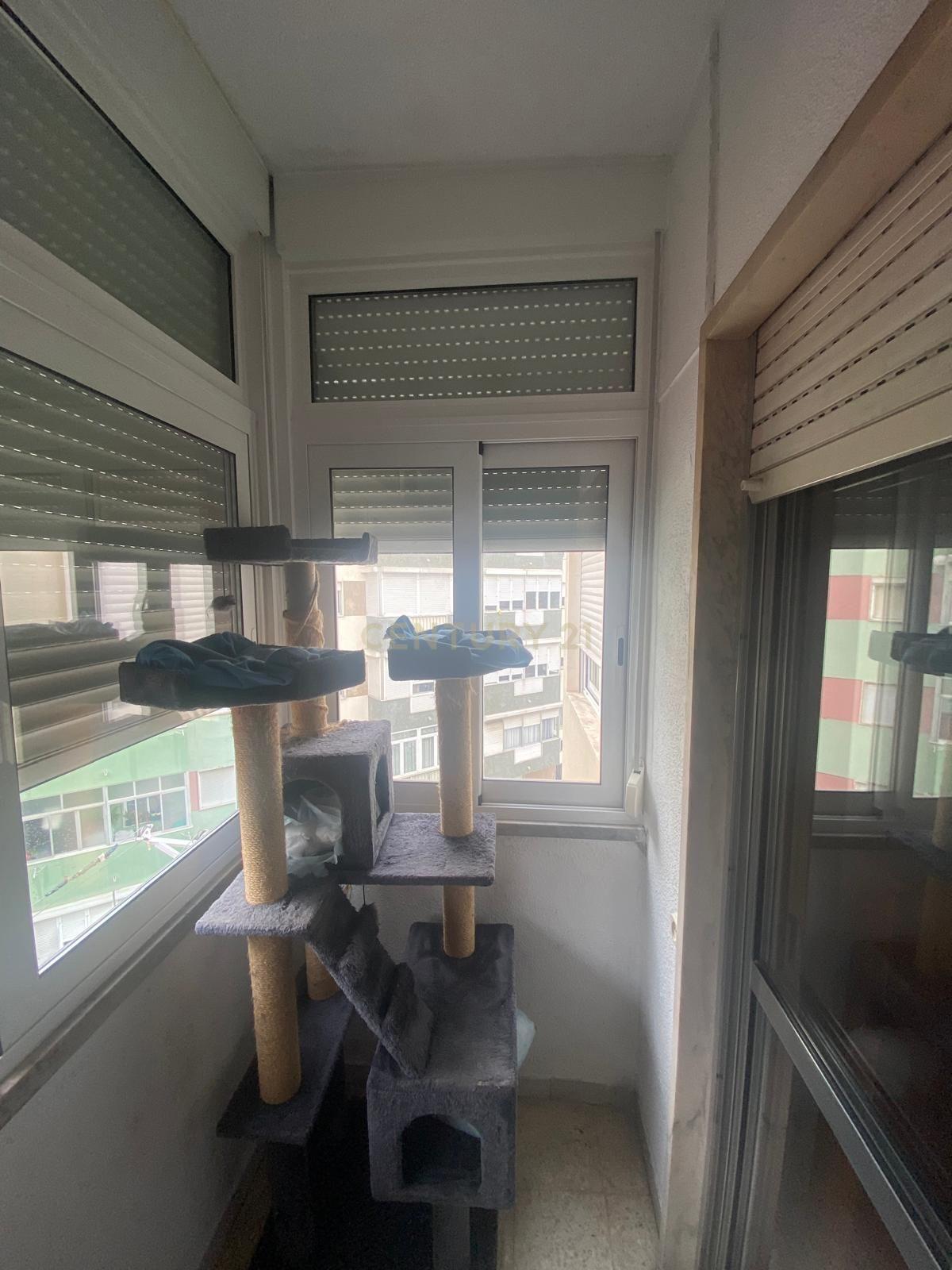 Apartamento T3 na Rua Dr. António José de Almeida, Póvoa de Santo Adrião - Image 14