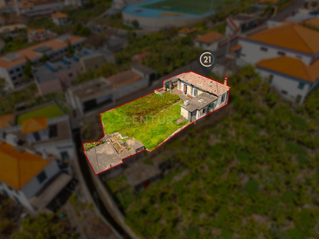 Moradia Tradicional com Projeto Aprovado em Câmara de Lobos - Image 2