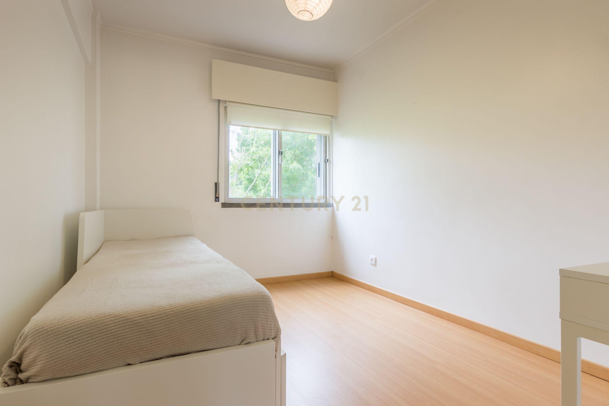 Apartamento T3 - Paço de Arcos - Image 12