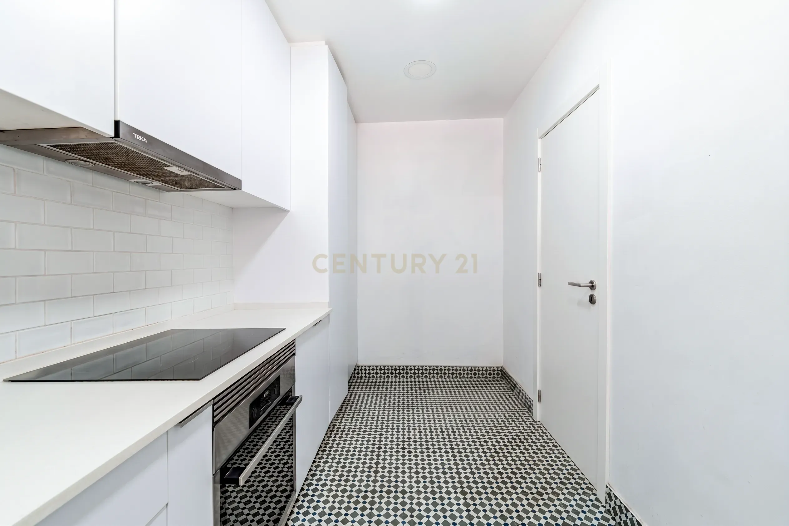 Fotografia 6 de Apartamento T2+1 Remodelado, com Varanda, em Laveiras - Caxias