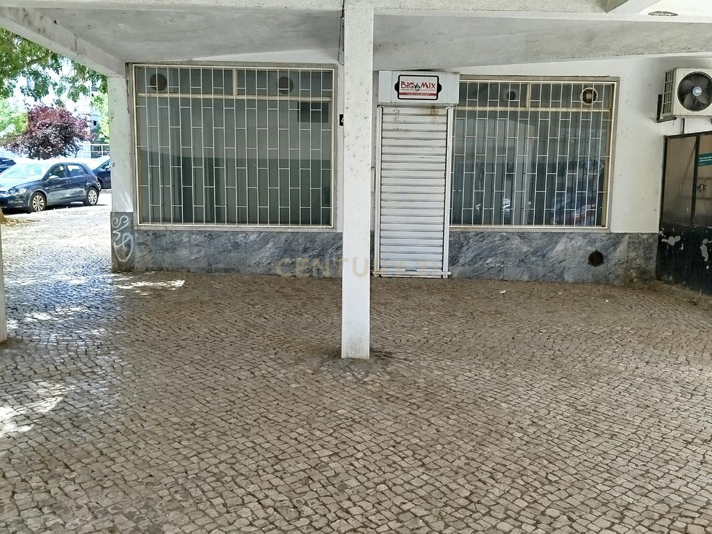Loja com 25 m2 na Rebelva/Carcavelos - Image 2