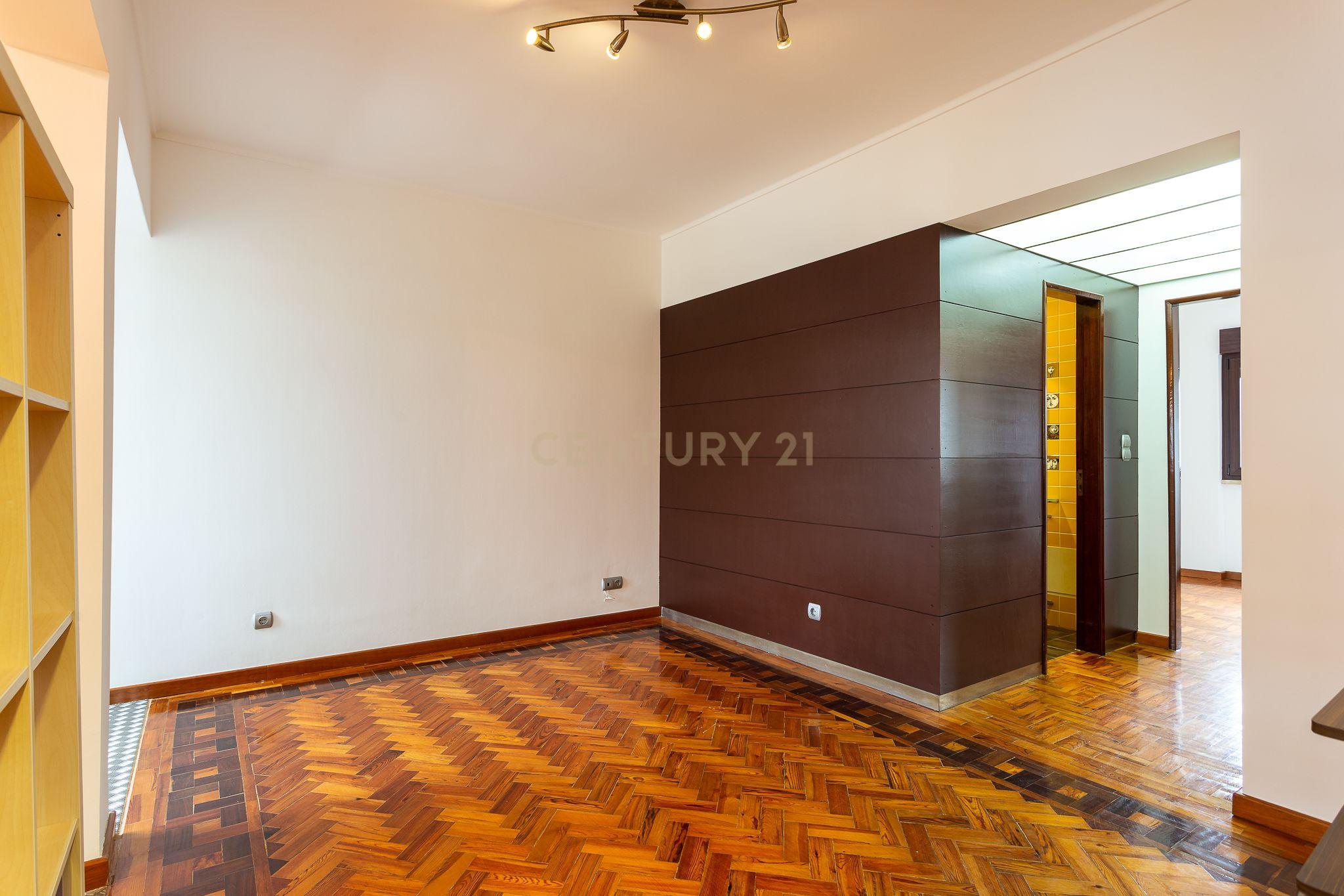 Fotografia 10 de Apartamento T2 em Sacavém, Loures - Oportunidade Única!