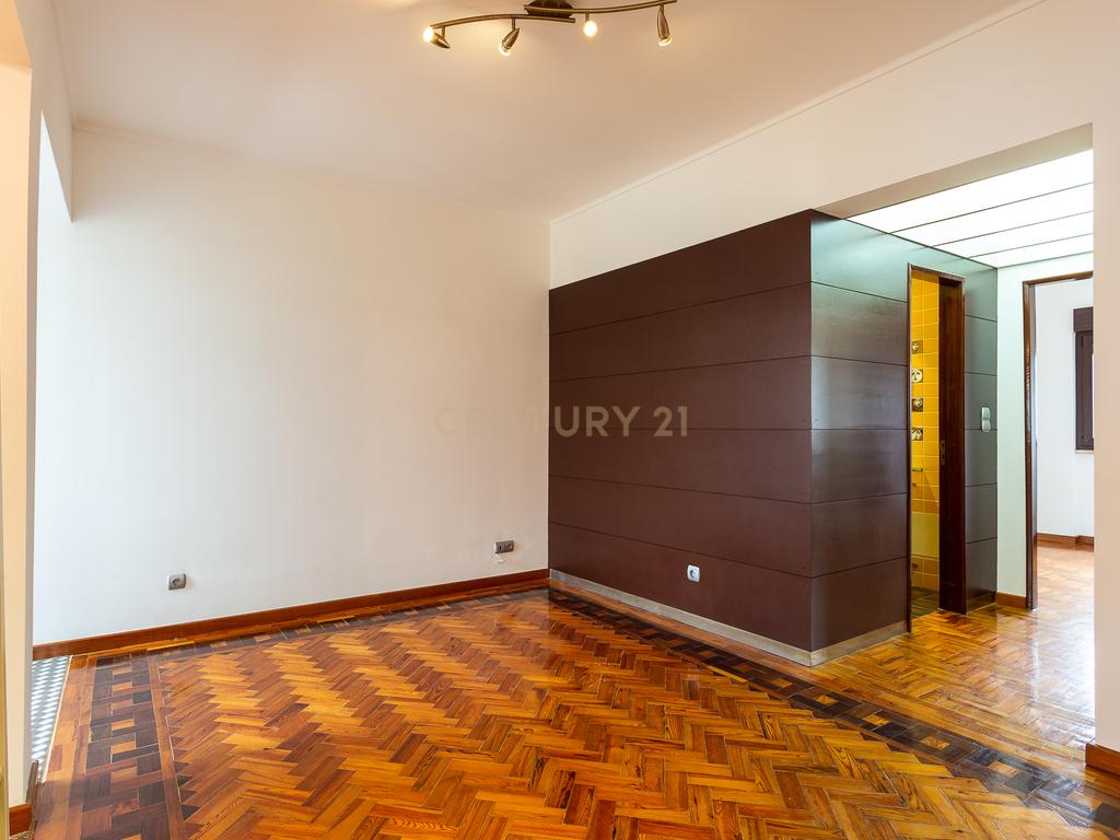 Apartamento T2 em Sacavém, Loures - Oportunidade Única! - Image 10