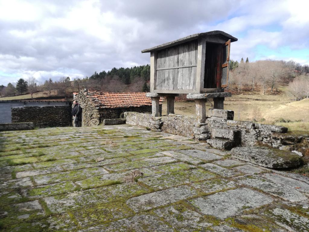 Casinhas para restauro em Amiar - Montalegre. - Image 12