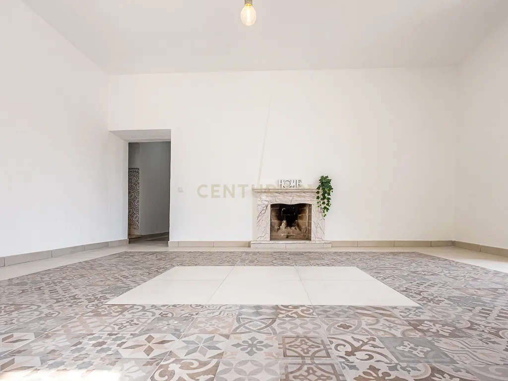 APARTAMENTO T2+1 COM 2 LOGRADOUROS NO CORAÇÃO DE BORBA - Image 3