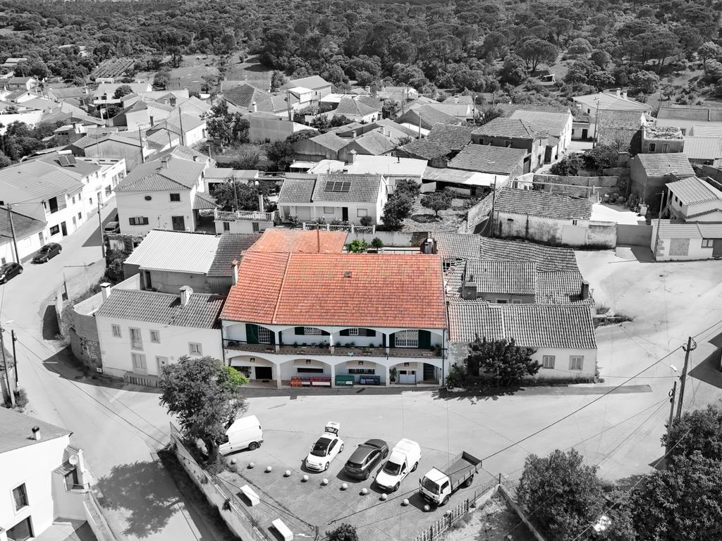 Prédio Misto com Negócio Consolidado e Habitação – Assentiz, Torres Novas - Image 4