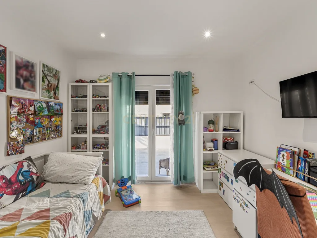 Moradia T3 isolada com garagem, Quinta do Conde - Image 18