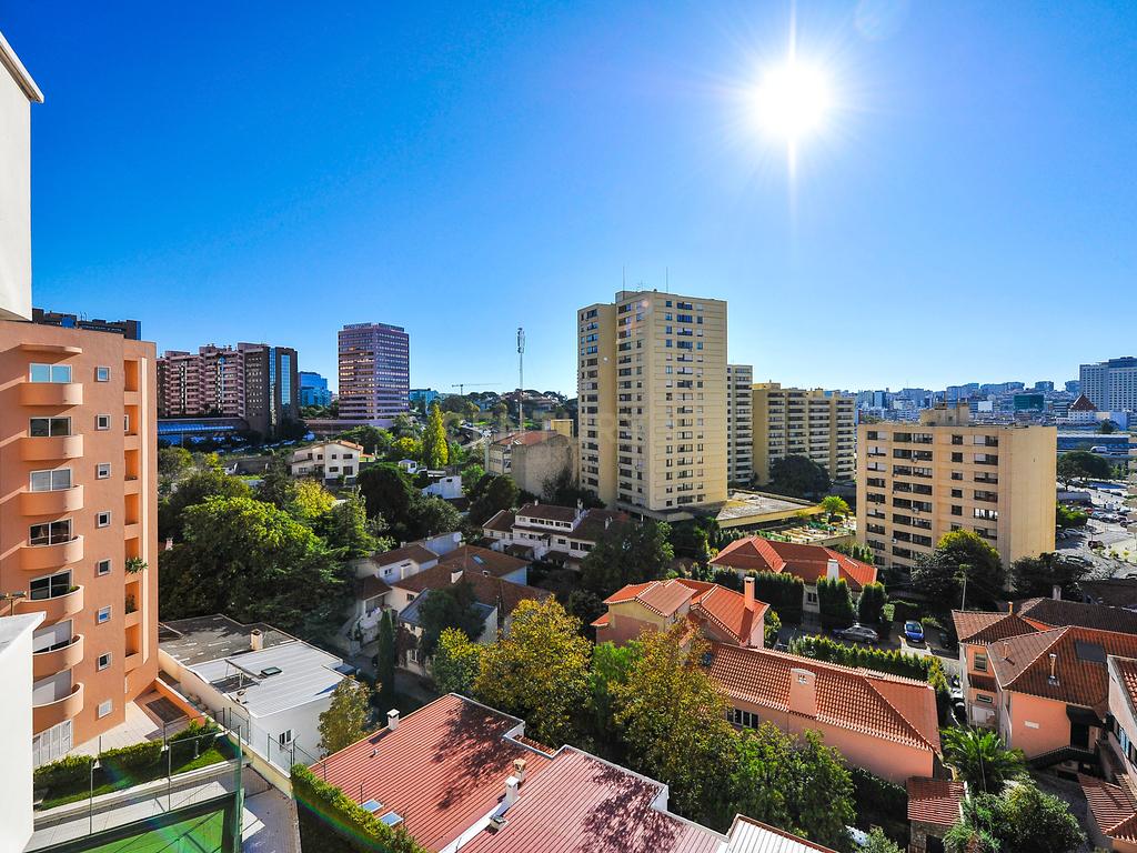 Espaçoso apartamento T4 em Condomínio Fechado, segurança 24h, na zona das Laranjeiras, na Calçada Palma de Baixo, perto das universidades - Image 20