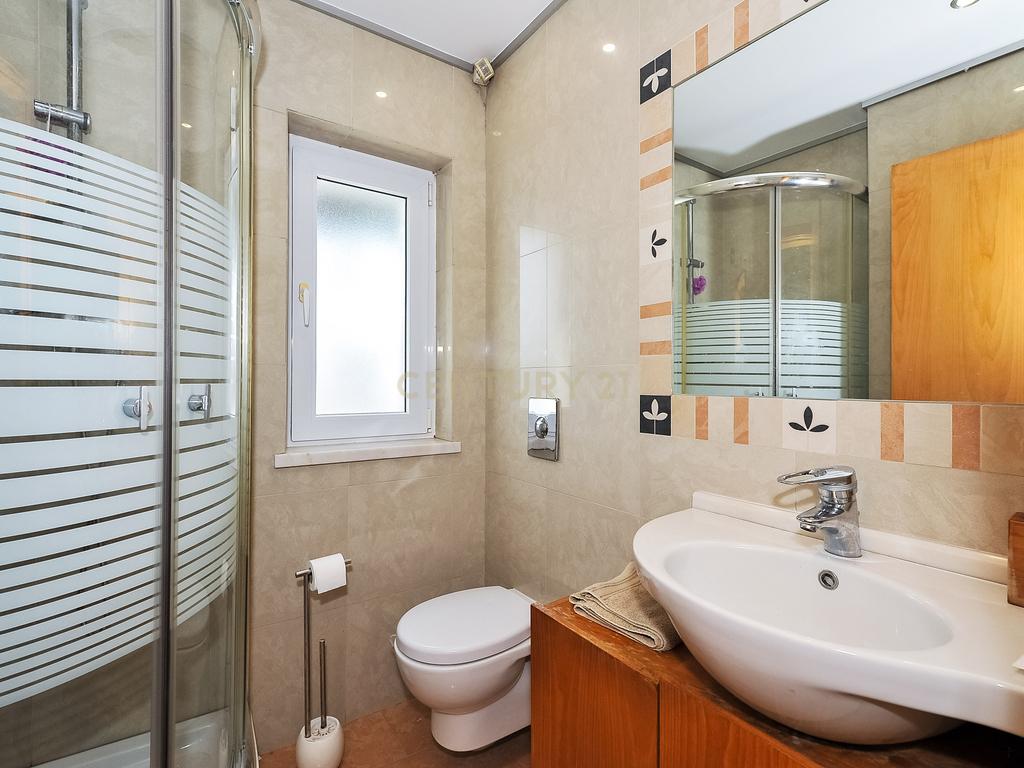 Moradia Isolada T4 Piscina e Cave - Image 48