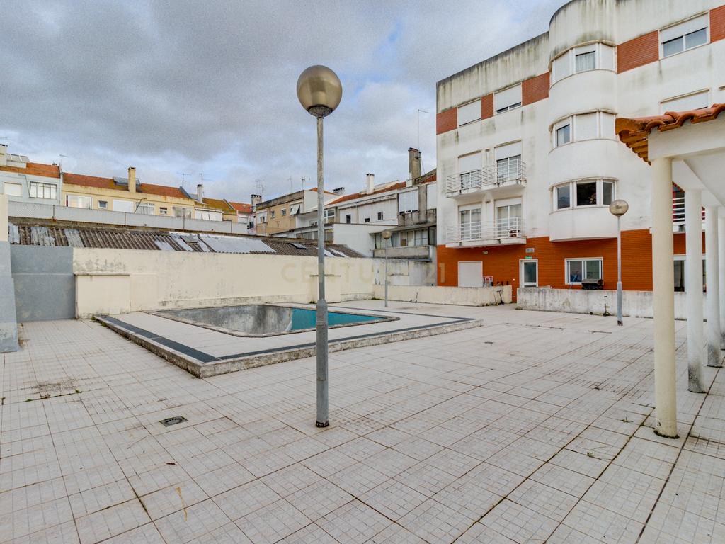 Apartamento T3 com Terraço e Acessibilidade em Amadora - Image 9