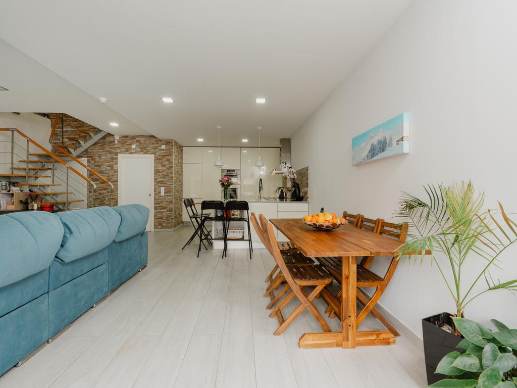 Moradia T4+1 com garagem no Bairro da Petrogal - Bobadela - Image 29