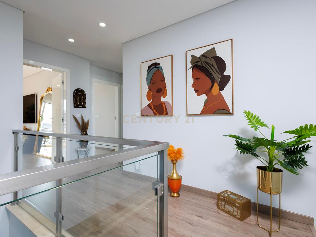 Moradia Moderna com Piscina e Acabamentos de Excelência na Marisol - Image 20