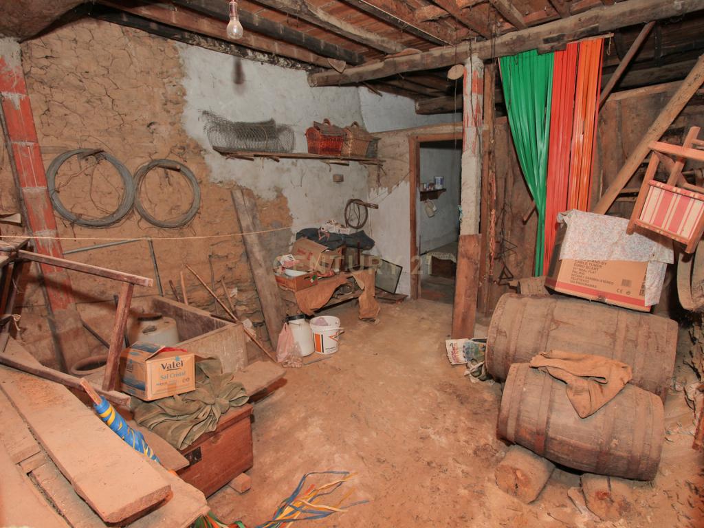 Moradia, Celeiro e Adega em Vilarelhos - Alfândega da Fé - Image 25