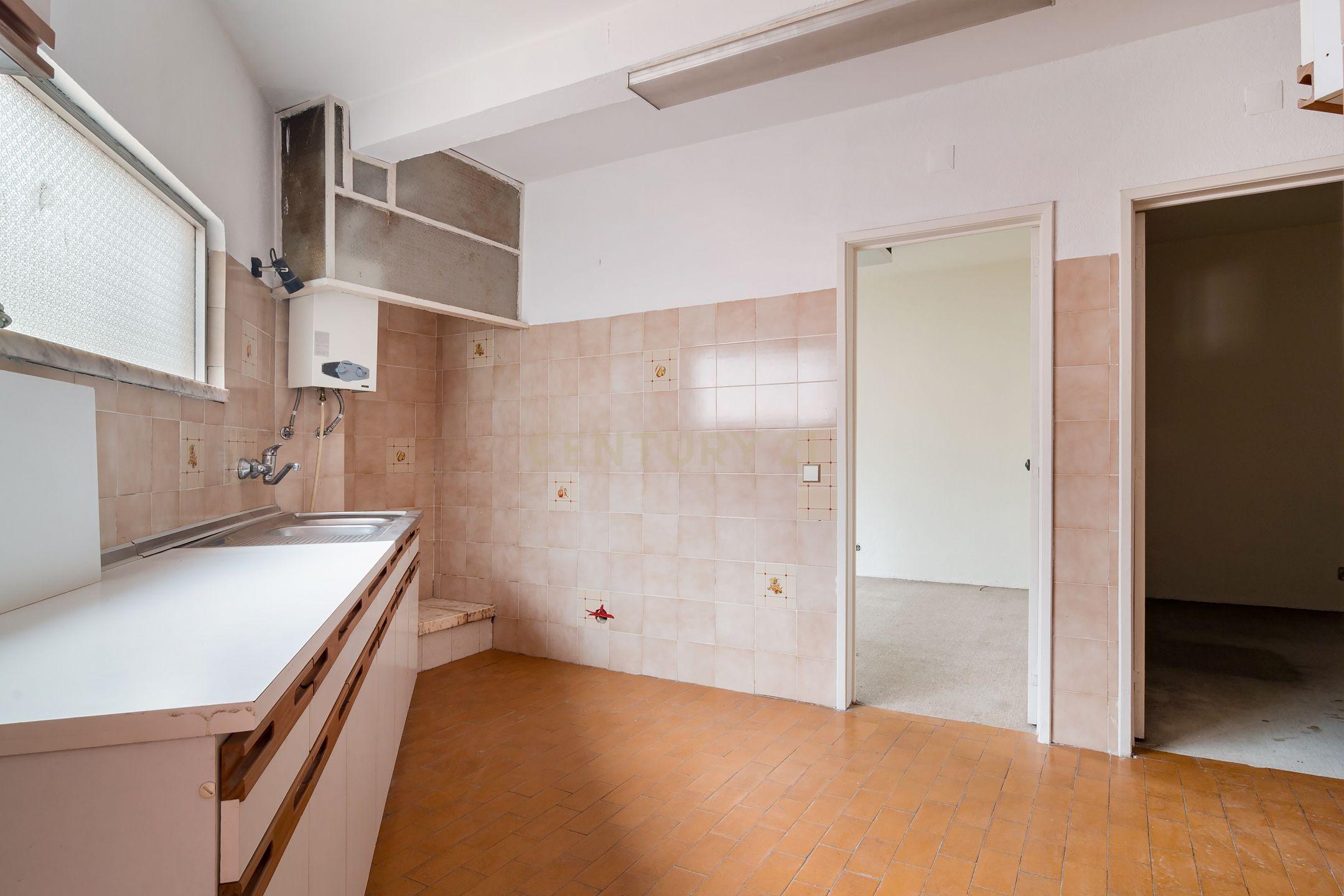 Moradia T3+2 para renovar em Alvalade, Lisboa. Em Venda! - Image 34