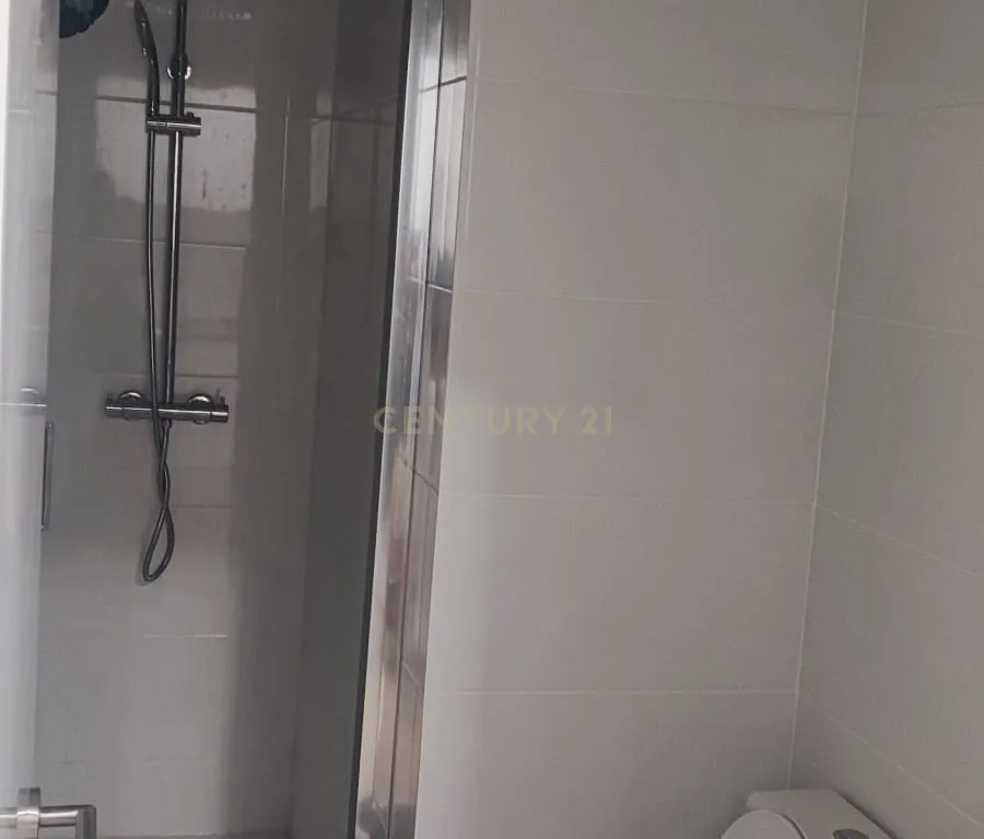 PRÉDIO EM PROPRIEDADE TOTAL NO CENTRO HISTÓRICO DE PENICHE – T0, T1 e T2 - Image 5