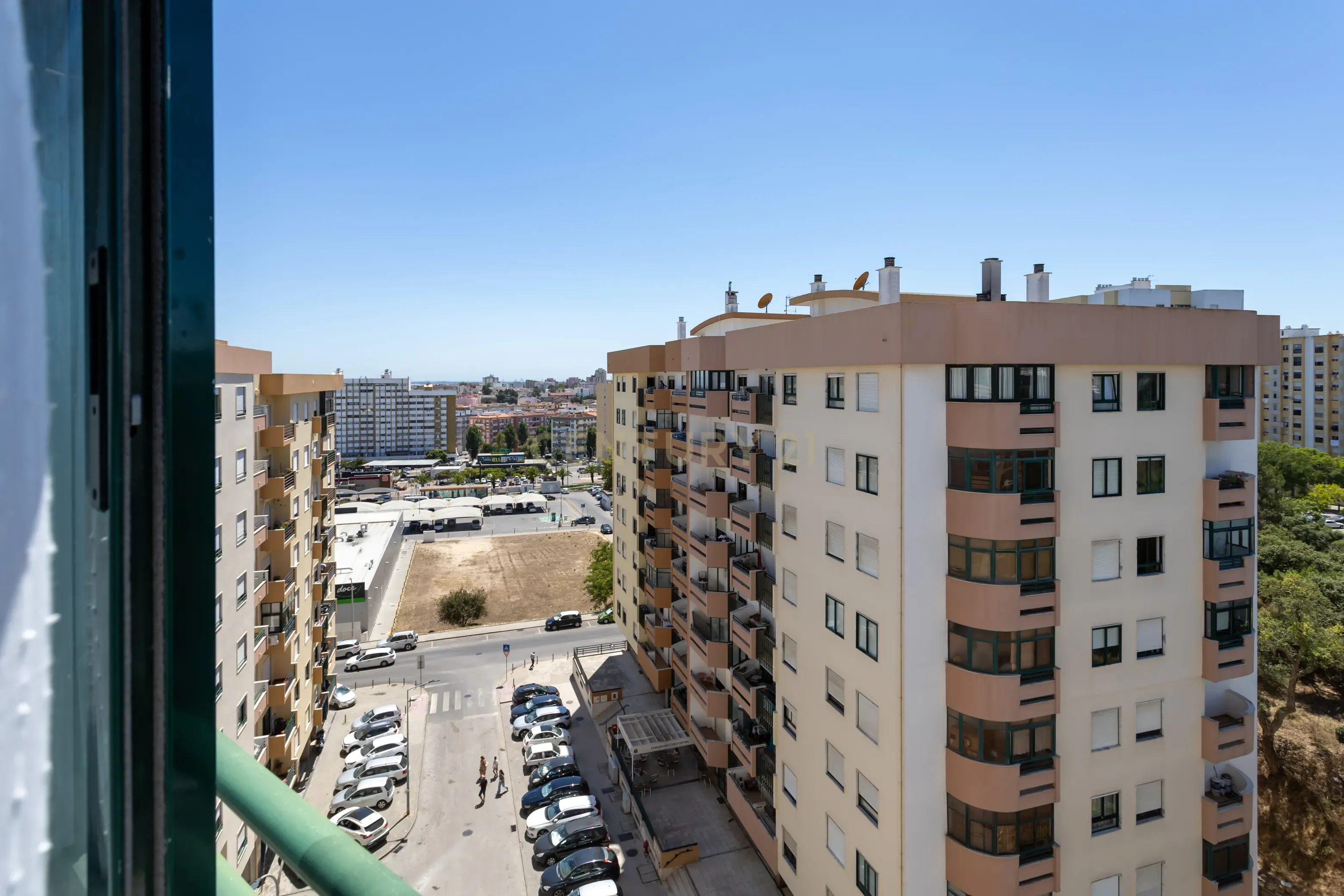 Fabuloso Apartamento T2 + garagem - Monte Belo Norte - Image 23